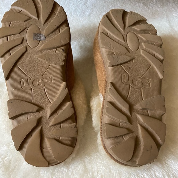 UGG Slippers - Picture 5 of 5